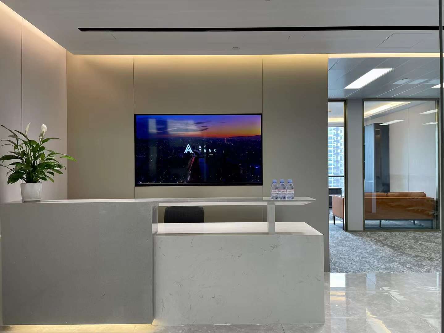 外滩中心租赁320平办公室精装修带家具